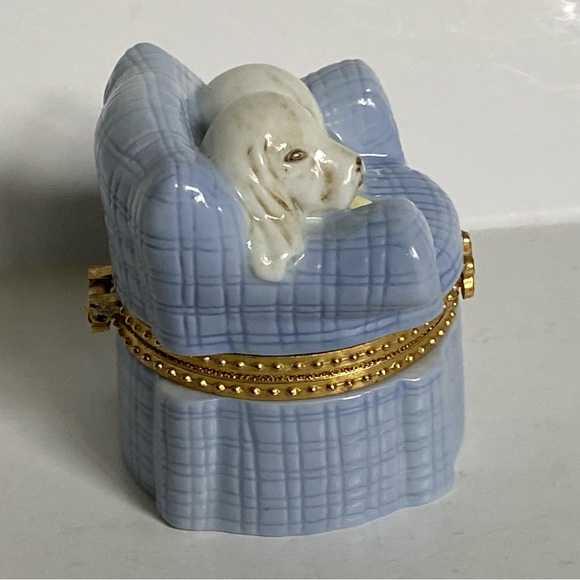 Dog Trinket Box Blue Chair Ceramic Hinged Lid Puppy Container Cocker Spaniel - Picture 4 of 16